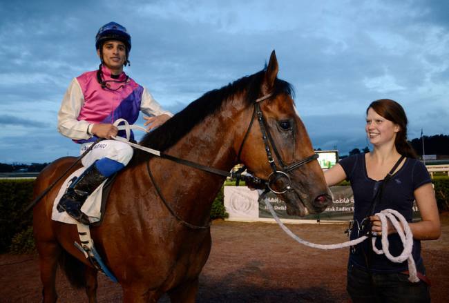 Sejrsherren Don’t Lose i en sen aftentime på Täby Galopp i selskab med jockey Elione Chaves og Susanne Springer. Foto Stefan Olsson / Svensk Galopp Sejrsherren Don’t Lose i en sen aftentime på Täby Galopp i selskab med jockey Elione Chaves og Susanne Springer. Foto Stefan Olsson / Svensk Galopp