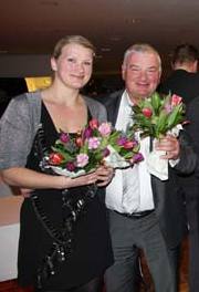 far og datter (Bent Olsen, Lea Olsen) som henholdsvis Årets championtræner 2012 og Årets Amatørrytter 2012 på Jydsk Væddeløbsbane, Aarhus