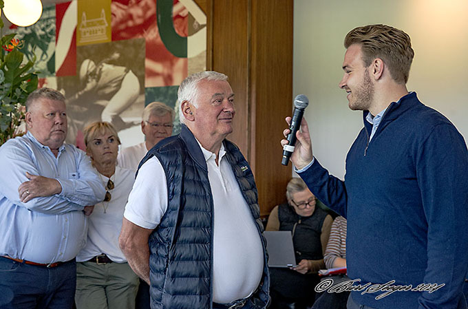 Ved lodtrækning om startspor til Dansk Derby 2024 fik Bent valget mellem spor 1 og spor 11. Foto Burt Seeger