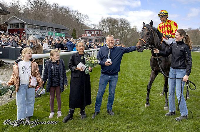Helle og Frank Hansen var i vindercirklen to gange på åbningsdagen med deres First (DEN) og Nuevo Estrella (IRE). Foto: Burt Seeger 