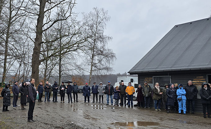 Susanne Springer var Sprechstallmeister ved staldrundgang 2026 hos galoptræner Bent Olsen