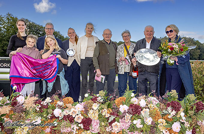 Sejrspodiet efter Stepdance vinder Herman Sallings Mindeløb Dansk Kriterium, 2026.  Foto: Burt Seeger